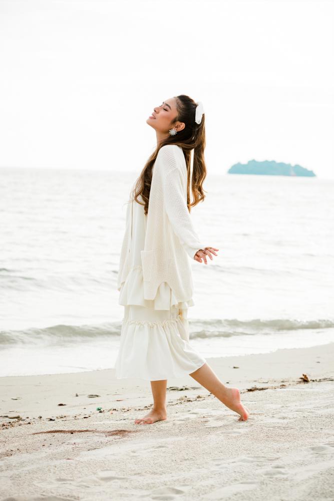 $!Athalia is officially signed under Universal Music Malaysia. – UNIVERSAL MUSIC MALAYSIA