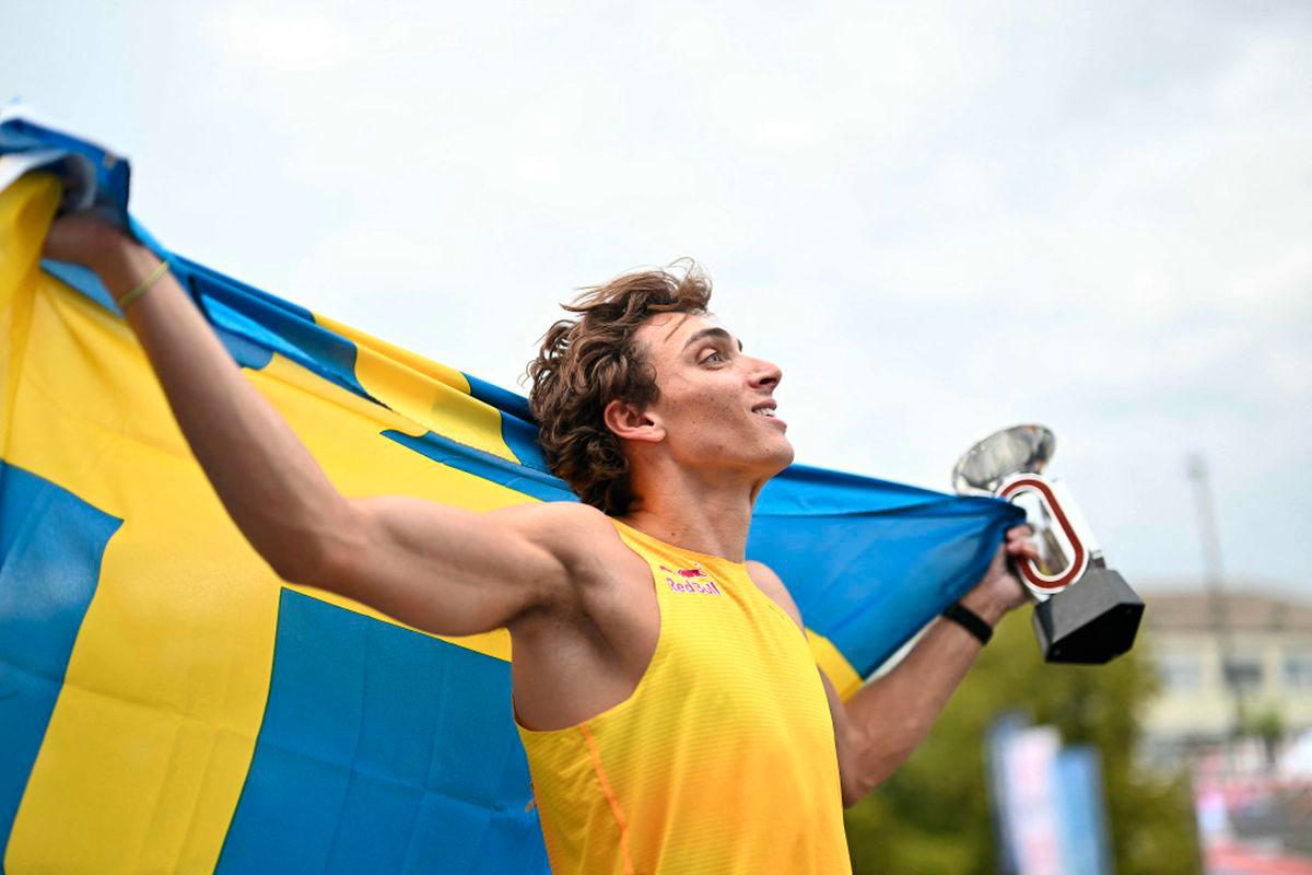 Sweden's Armand Duplantis celebrates after winning the men's pole vault final of the World Athletics Diamond League athletics meeting Weltklasse at the Letzigrund stadium in Zurich, on August 27, 2025. - AFPPIX