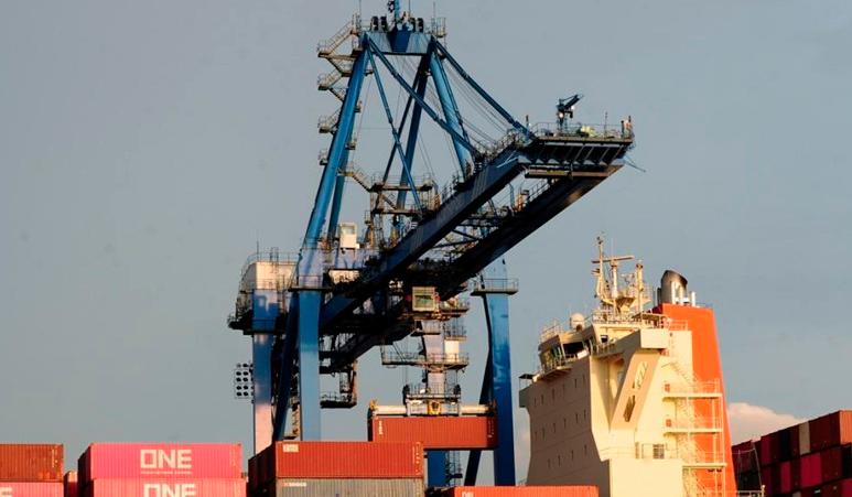 Malaysia’strade balance fell by 64.3% year-on-year to RM3.6 billion in January, the 57th consecutive month of surplus since May 2020. – Bernama filepic