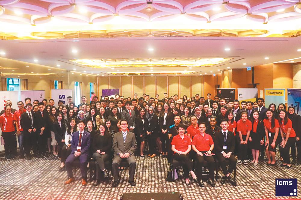 A group shot of Industry Insights 2019 participants, professionals from partnering firms, and the organisers ICMS.