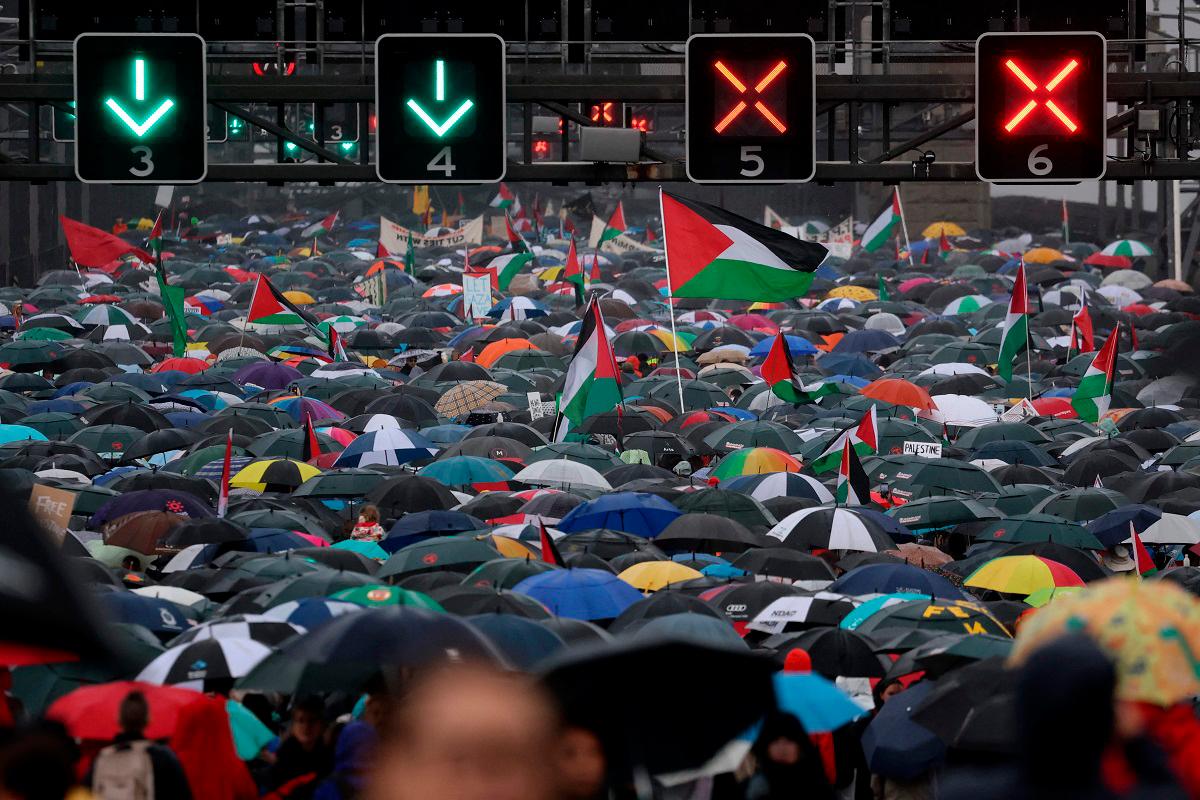 Demonstrators march across the Sydney Harbour Bridge during a pro-Palestinian rally against Israel's actions and the ongoing food shortages in the Gaza Strip, in Sydney on August 3, 2025. - DAVID GRAY / AFP