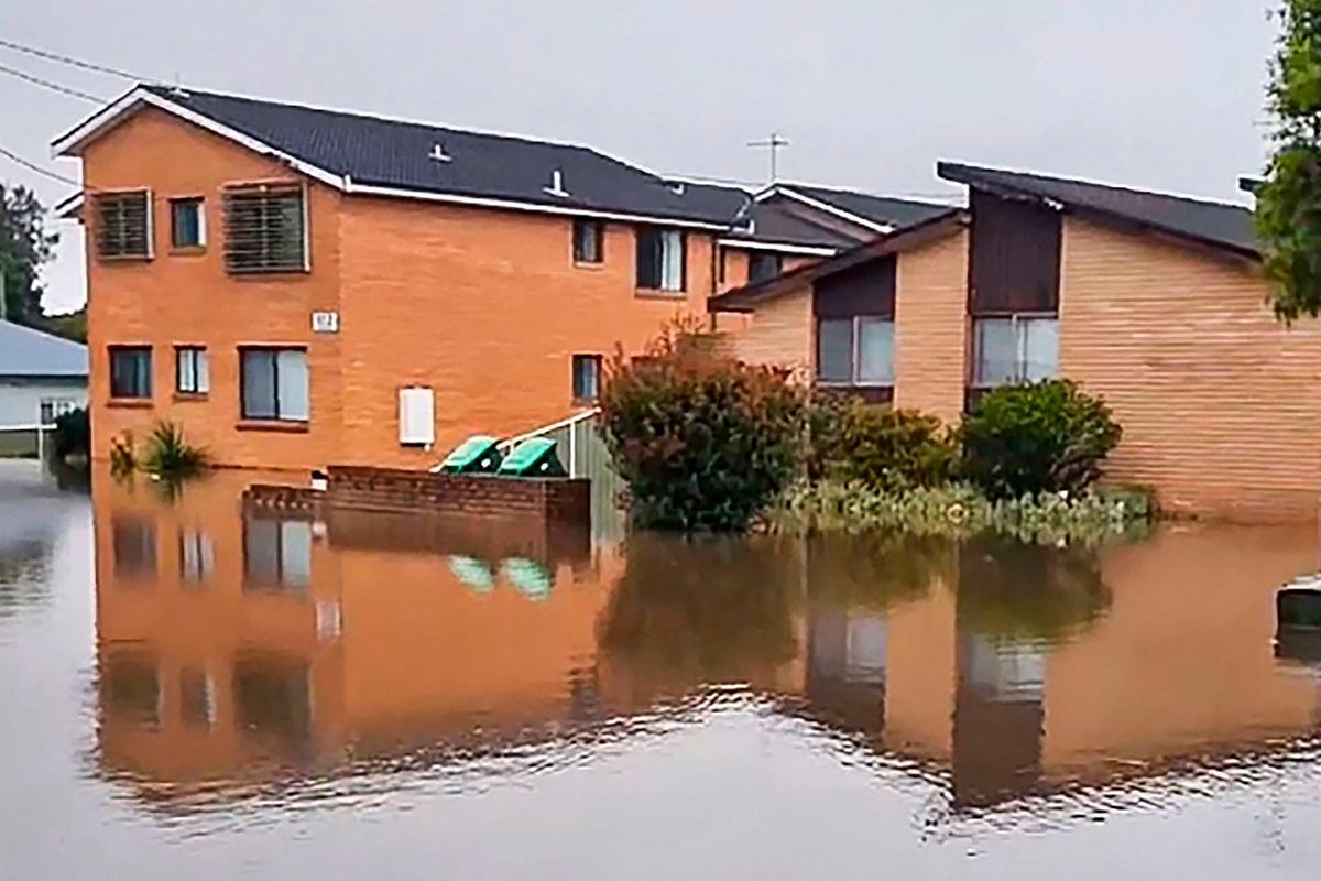 Massive floods strand over 50,000 in eastern Australia