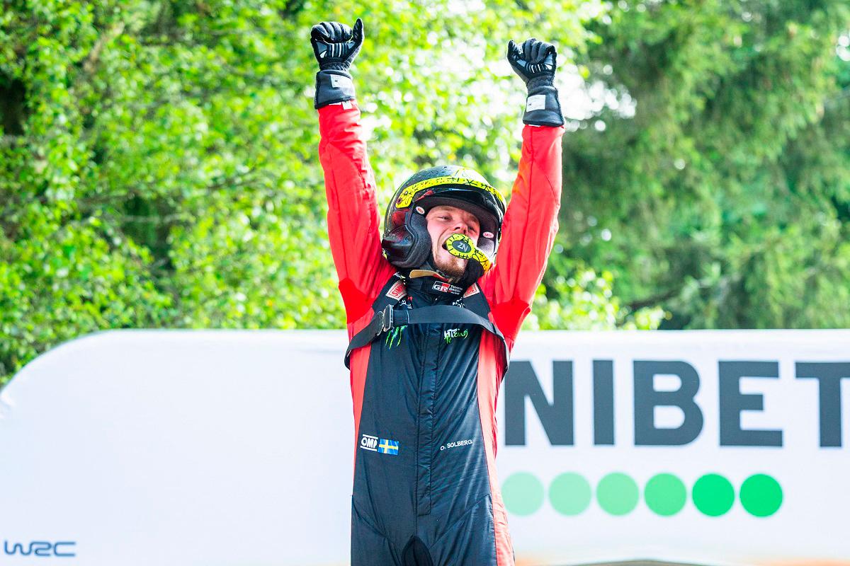 Overall winner Swedish Oliver Solberg celebrates on the podium after winning the Rally Estonia, the eighth round of the FIA World Rally Championship, on July 20, 2025 in Kaariku, Estonia. - TIMO ANIS / AFP