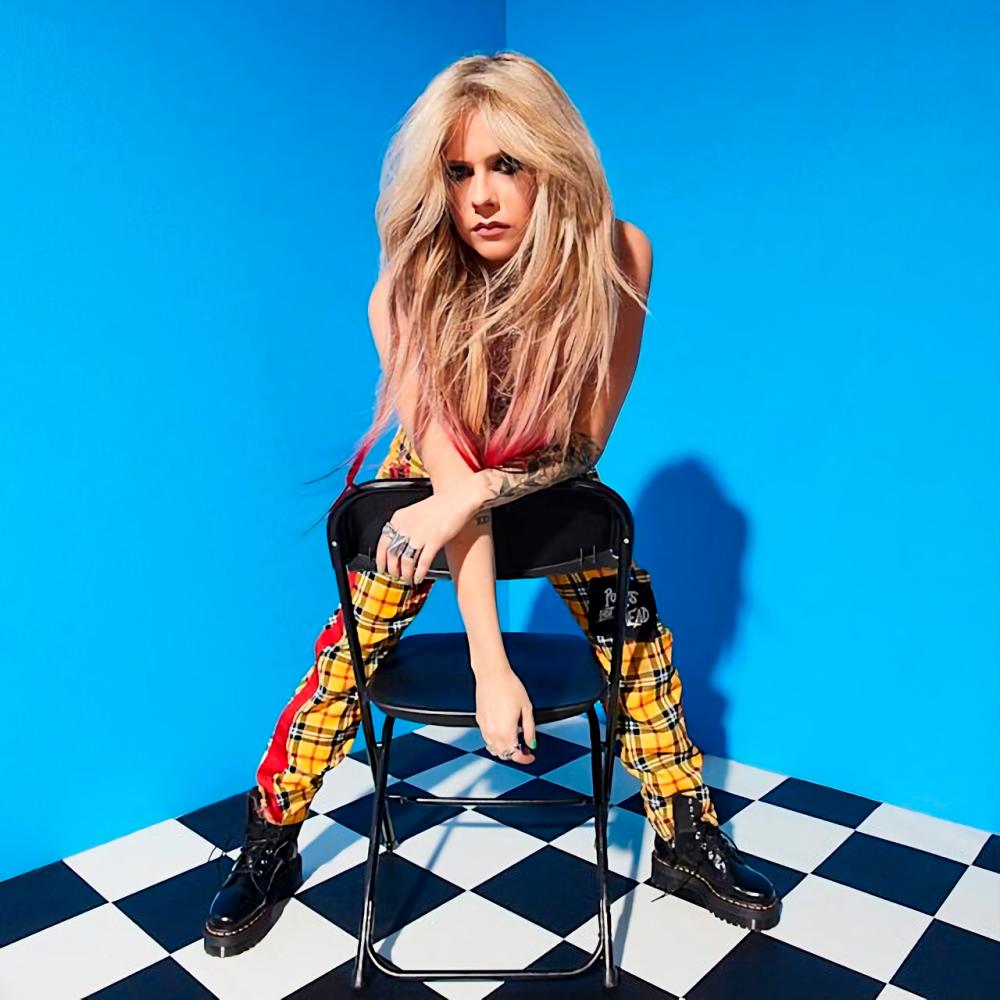 $!Avril Lavigne pays tribute to her pop punk roots in the latest record, Love Sux. – AVRIL LAVIGNE