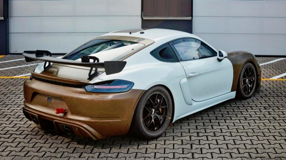 $!Porsche makes various body parts from sustainable materials. These are based on flax fibres.