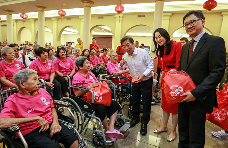 Cheras MP Tan Kok Wai, Sports Toto General Manager of Sales &amp; Operations Ms Nerine Tan and Executive Director at Berjaya Sports Toto Berhad Mr Vincent Seow giving out red packets and mini hampers to senior citizens during the Sports Toto Chinese New Year Ang Pow Donation Campaign 2019. — Sunpix by Amirul Syafiq Mohd Din