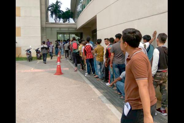 Applicants for the Back for Good amnesty programme queuing at the Immigration Department.