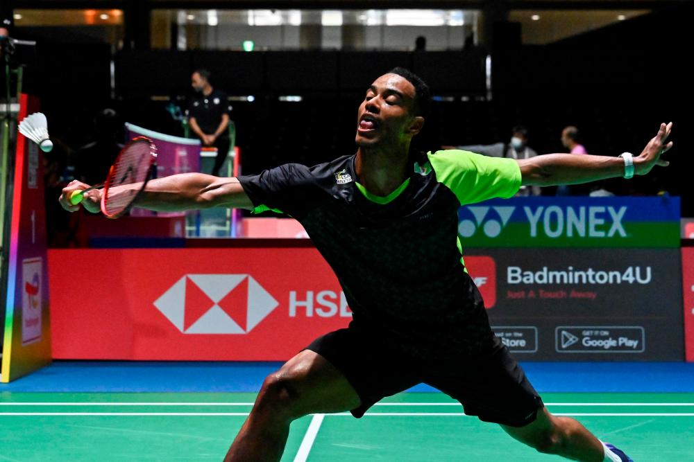 Ygor Coelho of Brazil hits a return against Anthony Sinisuka Ginting of Indonesia during their men’s singles match on day one of the Badminton World Championships in Tokyo on August 22, 2022. AFPPIX