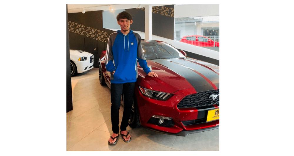 Professional video games player buys Ford Mustang in slippers