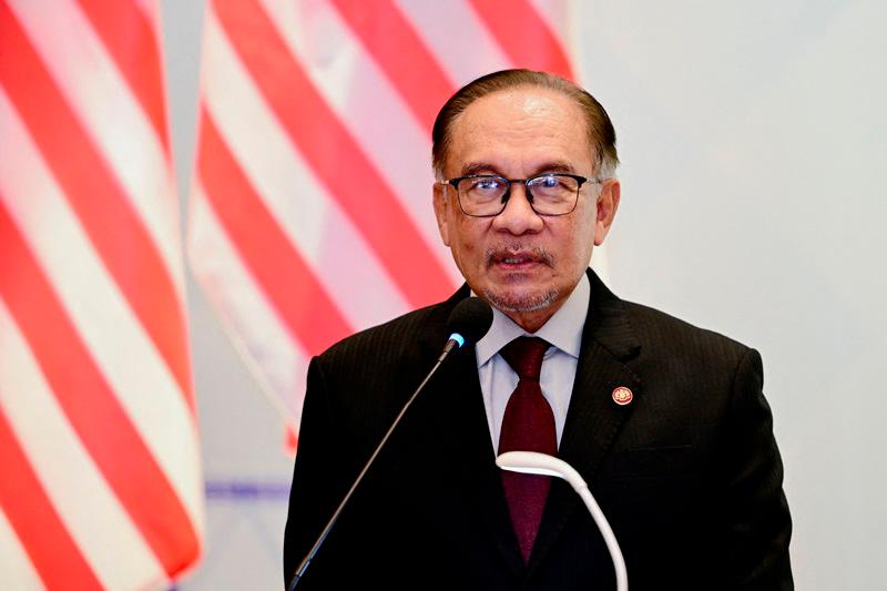 Anwar Ibrahim, Prime Minister of Malaysia, speaks during a joint press conference with Muhammad Yunus, Bangladesh's Chief Adviser of the interim Government, in Dhaka on October 4, 2024. - Munir Uz Zaman / AFP