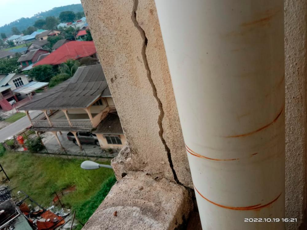 Some of the cracks on the buildings which pose a serious threat to the residents