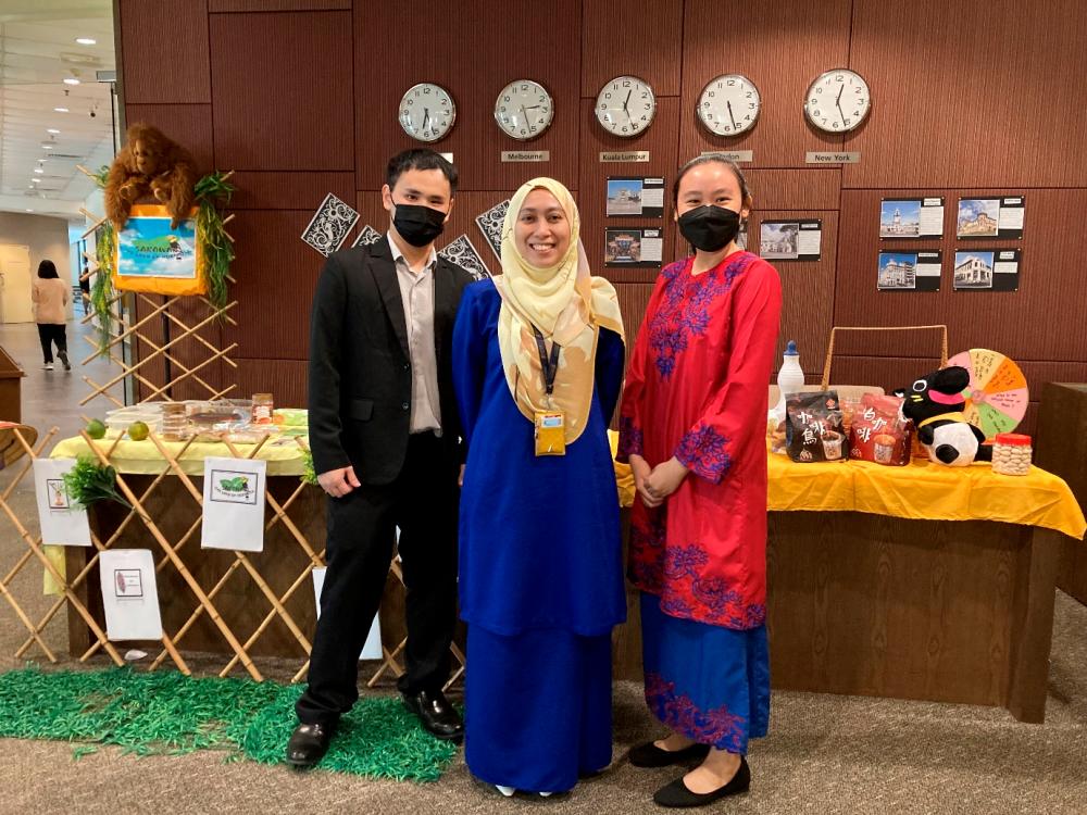 Ms Nabila (centre), a lecturer from Berjaya University College’s School of Tourism with her students during the Intercultural Day on 27th July 2022.