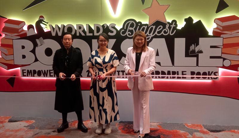 Selangor state assemblyperson Michelle Ng Mei Sze (centre) opens the Big Bad Wolf Books’ 24-hour sale. With her are co-founders Andrew Yap (left) and Jacqueline Ng.