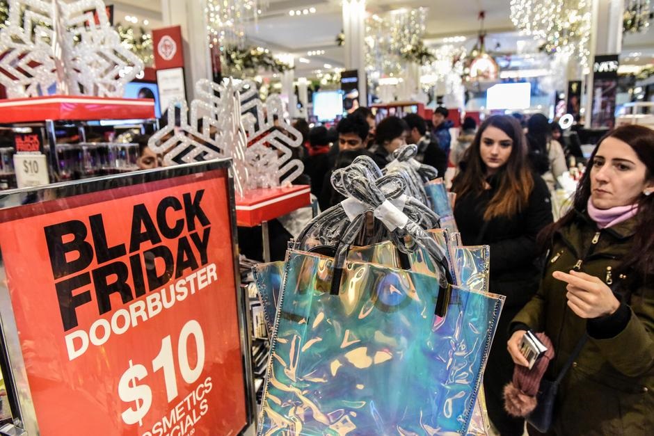 US Black Friday shoppers stay away from stores, make US$7b-plus splurge online