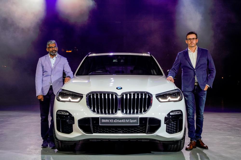$!Hoelzl (right) and BMW Group Malaysia head of corporate communications Sashi Ambi with the fourth-generation BMW X5.