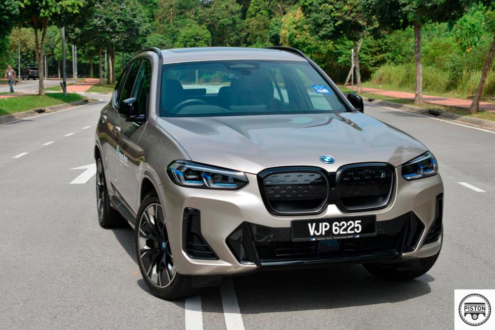 $!The grille’s of the iX3 are a sure fire way of distinguishing the electric car from the petrol powered X3.