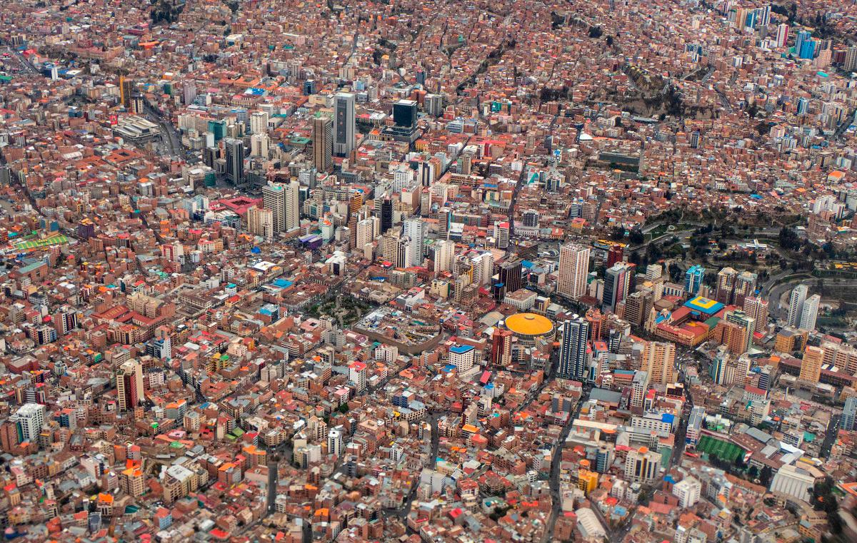 Aerial view of La Paz taken on October 13, 2025. Bolivia will hold the runoff presidential election on October 19. - MARTIN BERNETTI / AFP