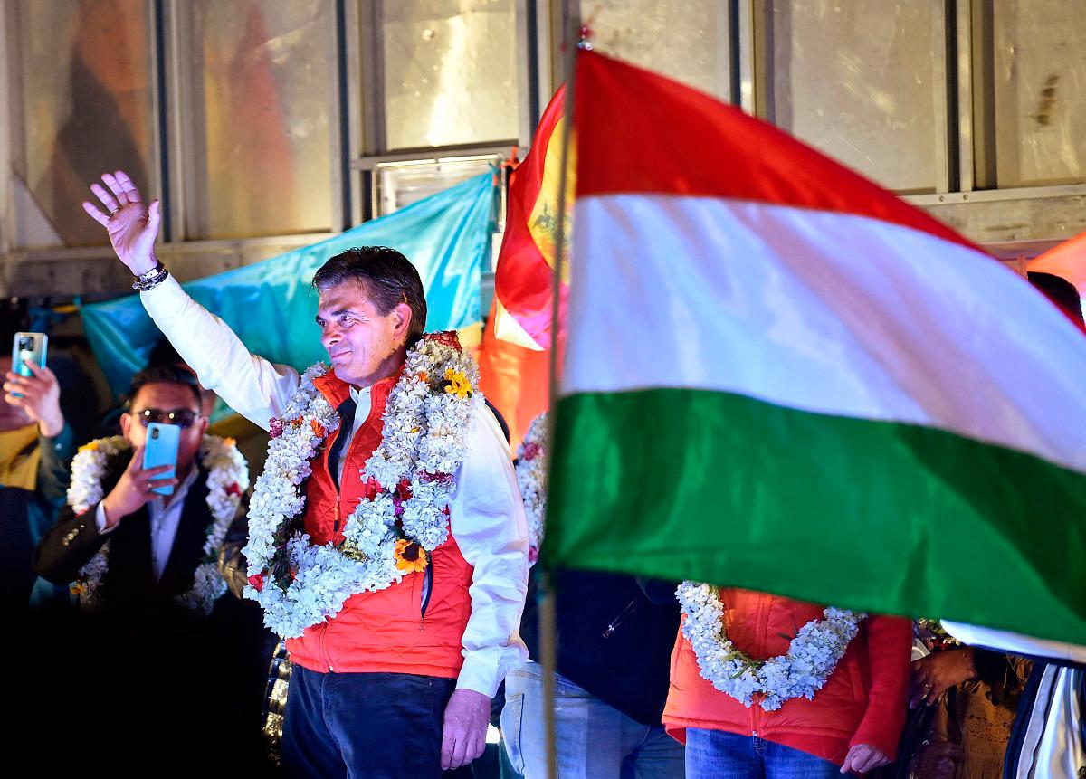 Bolivia’s presidential candidate for the Christian Democratic Party (PDC), Rodrigo Paz, delivers a speech to supporters following the results of the run-off presidential election in La Paz, on October 19, 2025. - Jorge BERNAL / AFP
