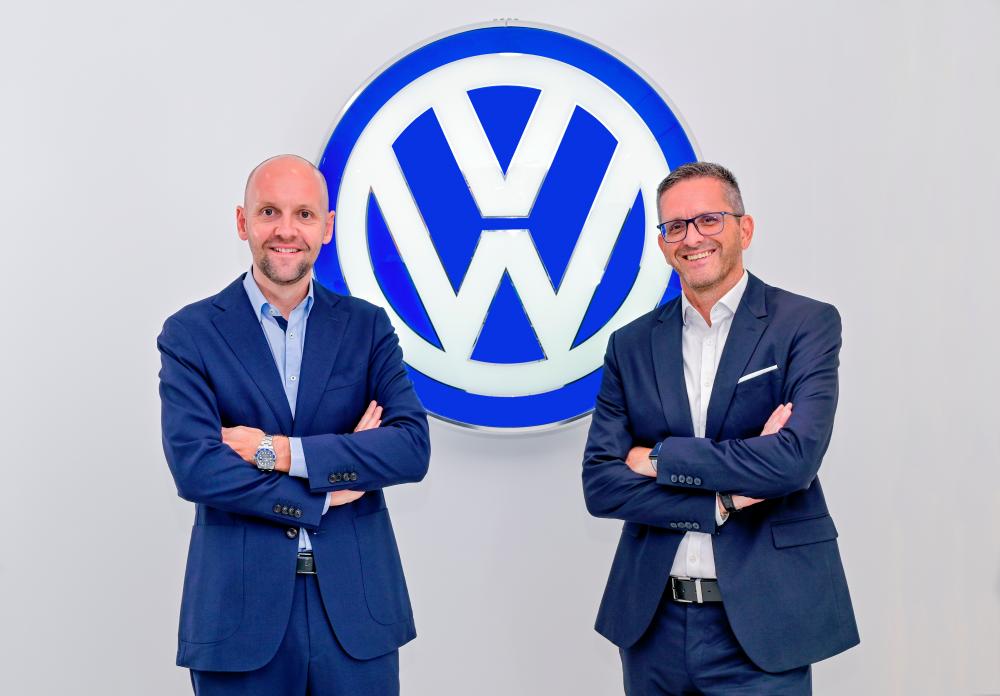 $!Volkswagen Passenger Cars Malaysia (VPCM) newly-appointed co-managing director Kurt Leitner (right), with the company’s other managing director Erik Winter.
