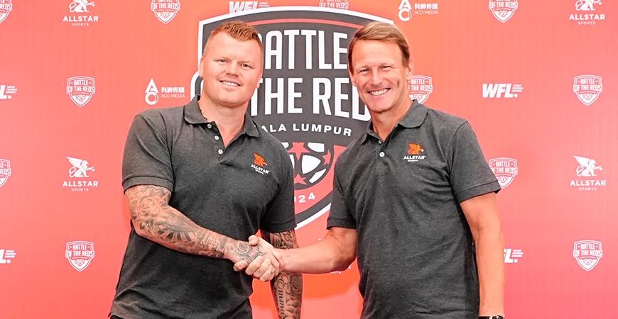 $!John Arne Riise of Liverpool (left) and Teddy Sheringham of Manchester United.