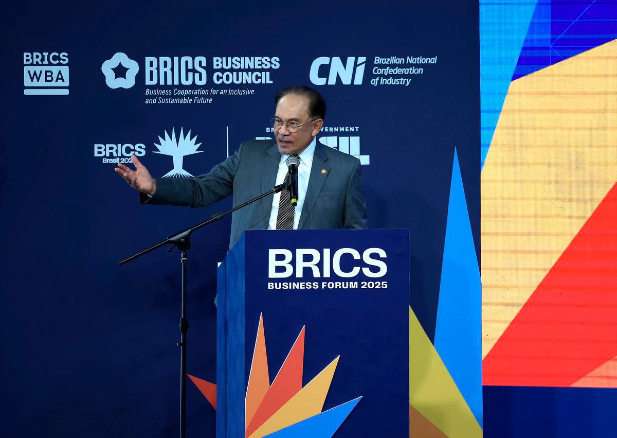 Perdana Menteri Datuk Seri Anwar Ibrahim berucap pada BRICS Business Forum bertemakan ‘Bridging Continents, Building Future: A Shared Agenda for Sustainable Progress’ sempena Sidang Kemuncak Pemimpin BRICS ke-17 semalam-BERNAMA