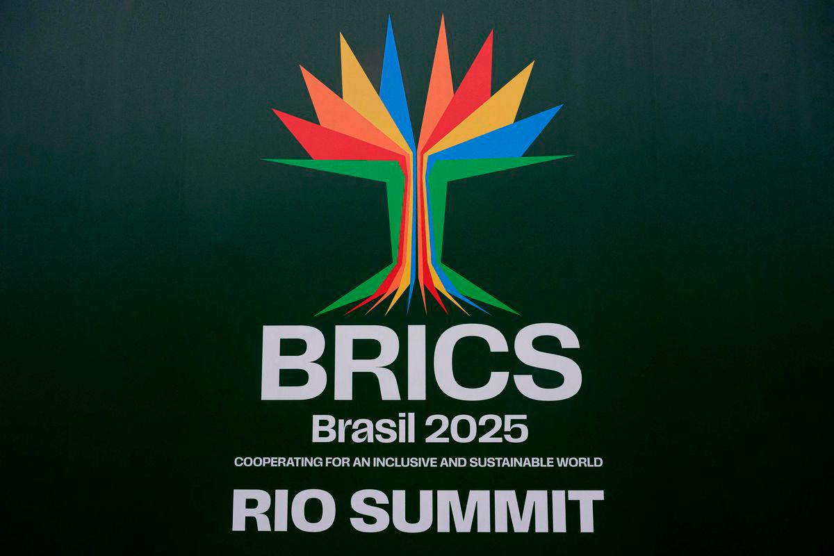A banner of the BRICS summit is displayed at the Modern Art Museum (MAM) where the BRICS summit 2025 will be held in Rio de Janeiro - Photo by Pablo PORCIUNCULA / AFP
