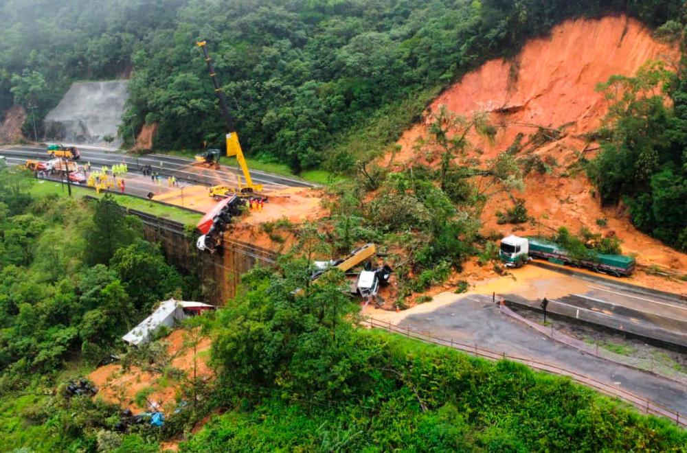 This handout picture released by the Santa Catarina Fire Department shows the BR-367 highway blocked after a landslide in Guaratuba, Parana state, Brazil, on November 30, 2022. AFPPIX