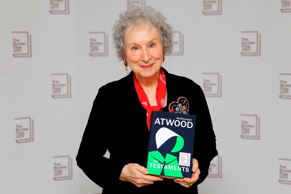Canadian author Margaret Atwood poses with her book ‘The Testaments’ during the photo call for the authors shortlisted for the 2019 Booker Prize for Fiction at Southbank Centre in London on October 13, 2019. / AFP / Tolga AKMEN