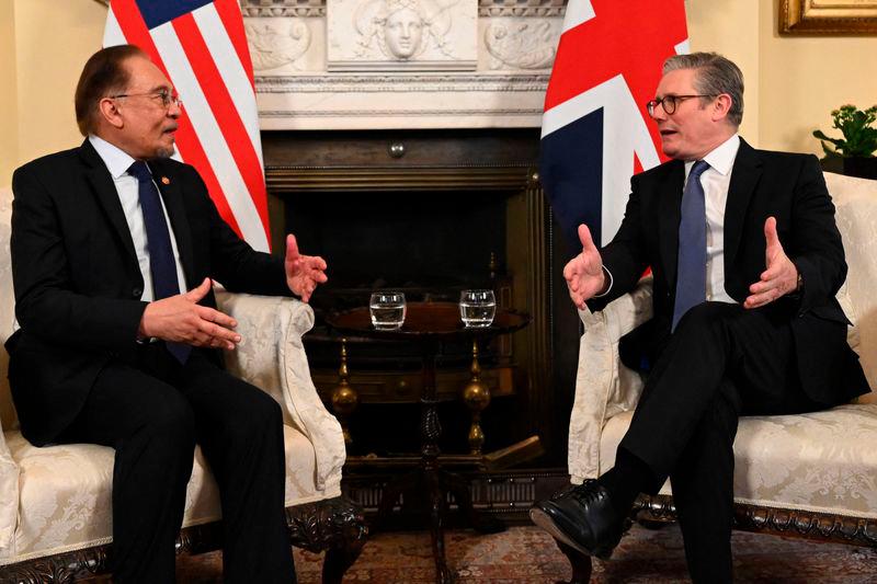 Prime Minister Datuk Seri Anwar Ibrahim (left) with UK Prime Minister Keir Starmer - AFPpix