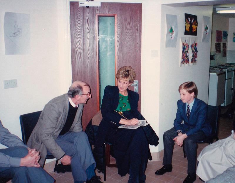 *Under embargo until 0001 BST, October 27, 2024*This handout photograph released by Kensington Palace on October 25, 2024, shows Britain's Princess Diana (C) with her 11-year-old son William (R), now Britain's Prince William, Prince of Wales during one of his first visits to homelessness charity, The Passage in London, taken on December 14, 1993. Prince William: We Can End Homelessness – a two-part documentary series which follows the first year of The Prince’s Homewards programme will be shown on ITV on Wednesday October, 30 and Thursday October 31, 2024. - AFP PHOTO / THE PASSAGE