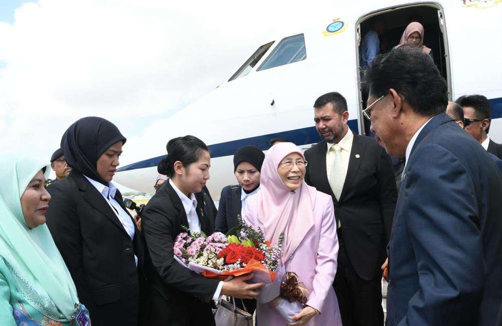 Deputy Prime Minister Datuk Seri Dr Wan Azizah Wan Ismail arrives at Bandar Seri Begawan Brunei International Airport for a two-day official visit, on Feb 26, 2019. — Bernama