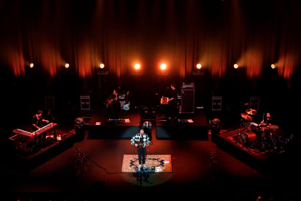 Warm and soft lighting presented Major’s concert nicely. $!Warm and soft lighting presented Major’s concert nicely.