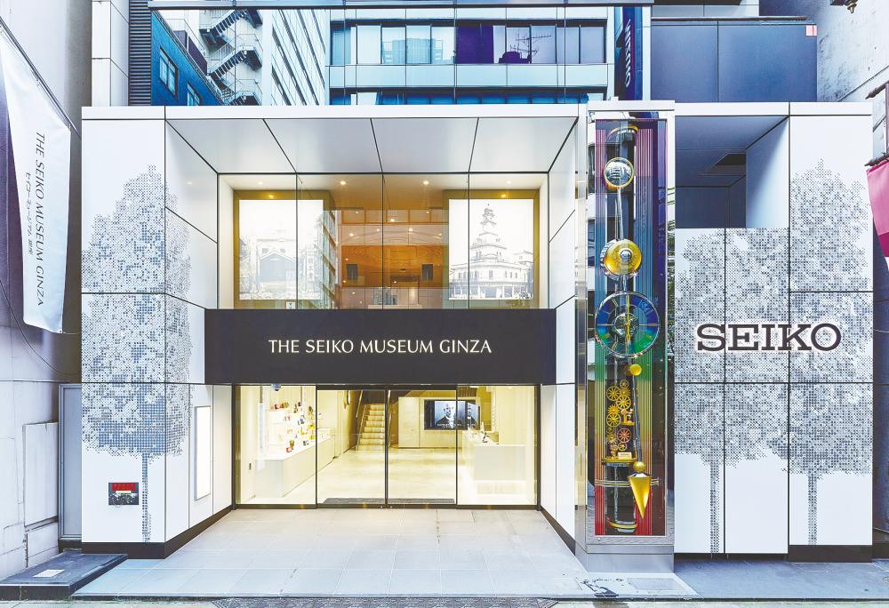 On the facade of the Seiko Museum Ginza, the grand pendulum clock Rondeau La Tour keeps time