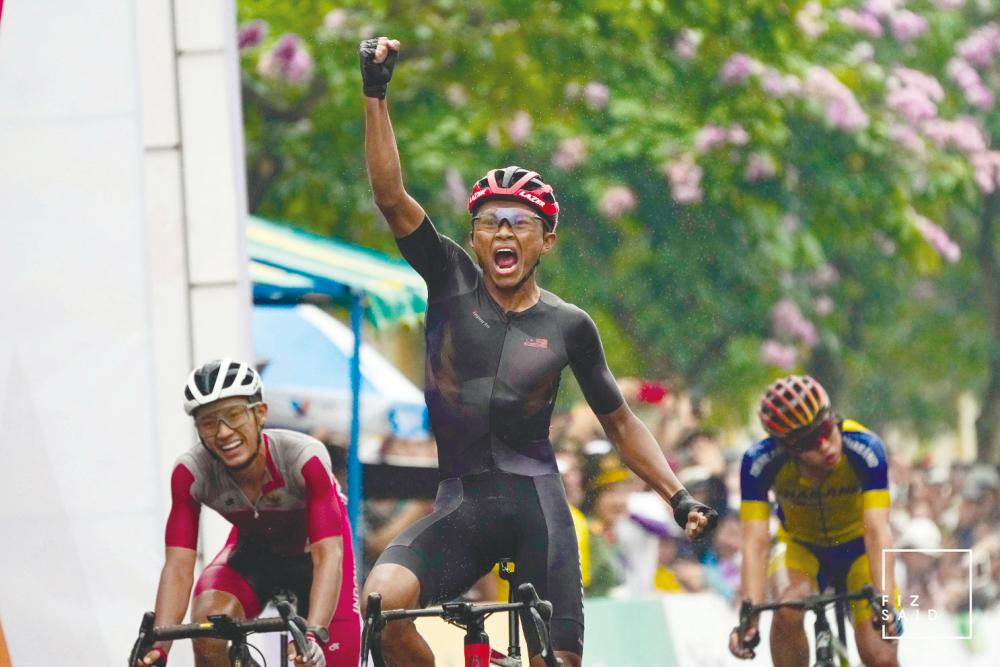 VICTORY! ... Aiman raises his hand in triumph as he pass the finishing line ahead of the competition. – FIZ SAID