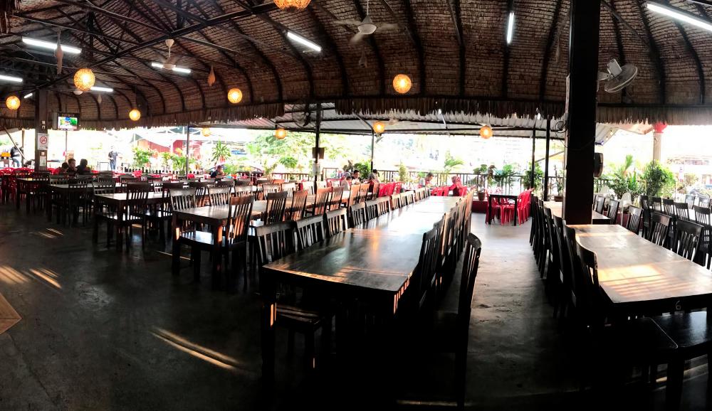 Local celebrities often frequent Restoran Seri Mesra Ikan Bakar & Seafood. - RESTORAN SERI MESRA IKAN BAKAR & SEAFOOD $!Local celebrities often frequent Restoran Seri Mesra Ikan Bakar & Seafood. - RESTORAN SERI MESRA IKAN BAKAR & SEAFOOD