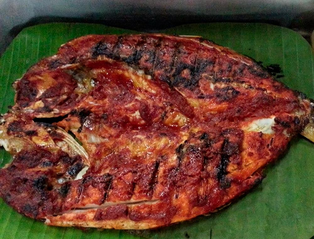$!Restoran Seri Mesra’s Ikan Bakar is freshly prepared. — RESTORAN SERI MESRA IKAN BAKAR