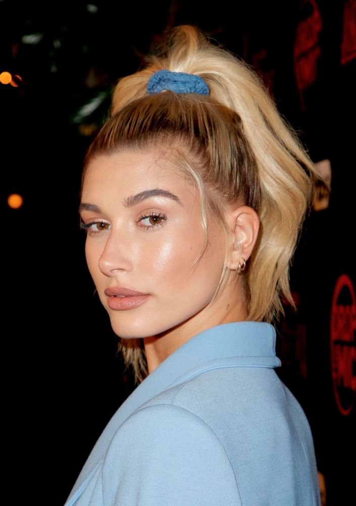 $!Scrunchies fit in easily with the loose, colorful, casual look of the 90s as demonstrated here by Hailey Baldwin. – GETTY