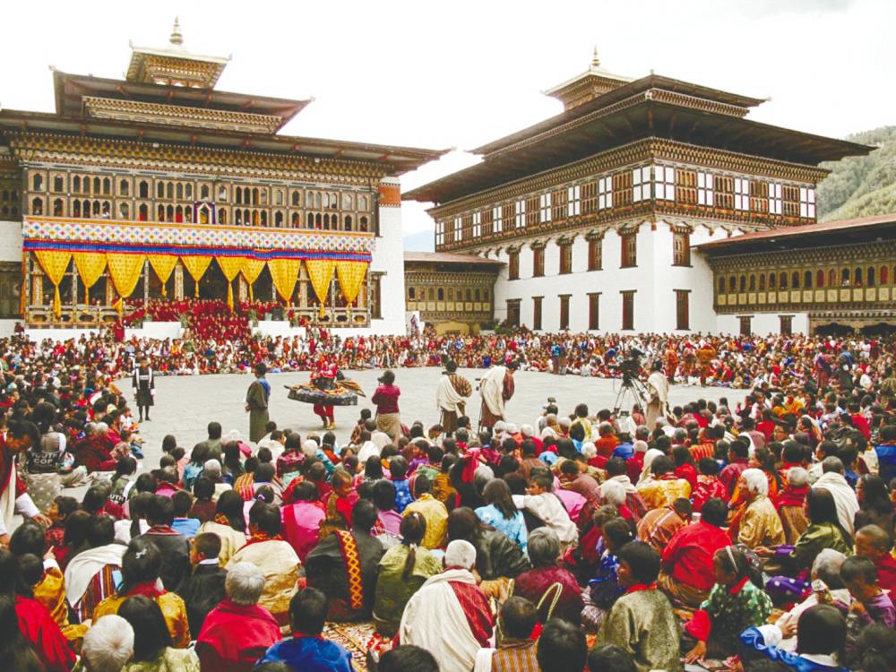 $!Buddhist devotees gather at Tashichho Dzong on the day of Duechen Nga Zom