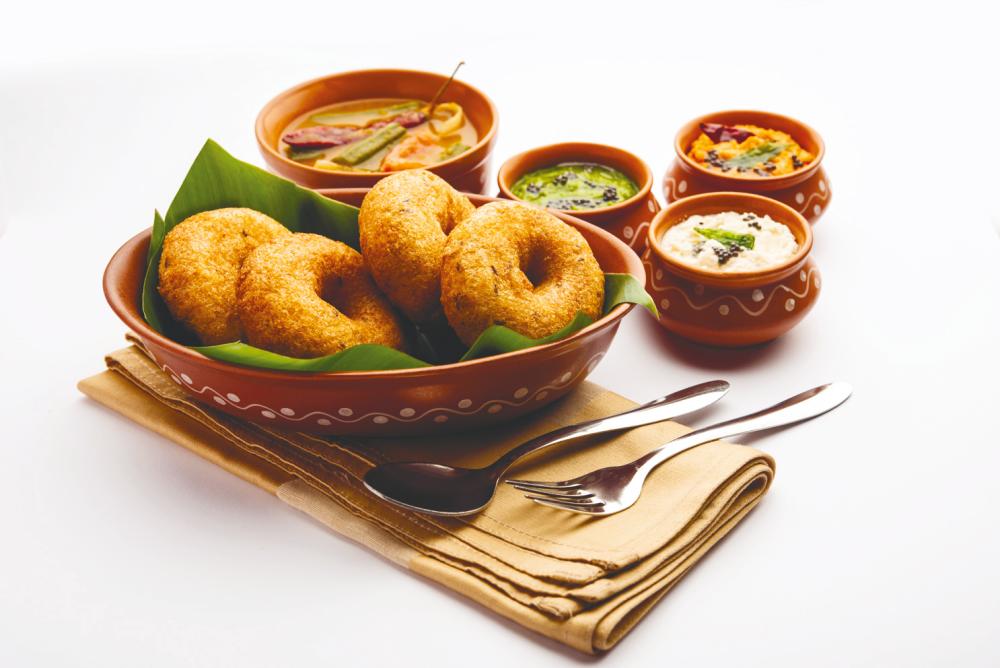 $!Vadai is a popular street food of South Indian cuisine. – 123RF