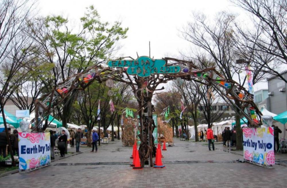 $!The entrance to Japan’s Earth Day event at Yoyogi Park. - japantravel.com
