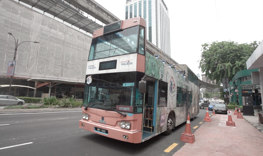 $!The KL Hop On Hop Off bus service offers a whole new way to explore the capital city. – Sunpix by Norman Hiu