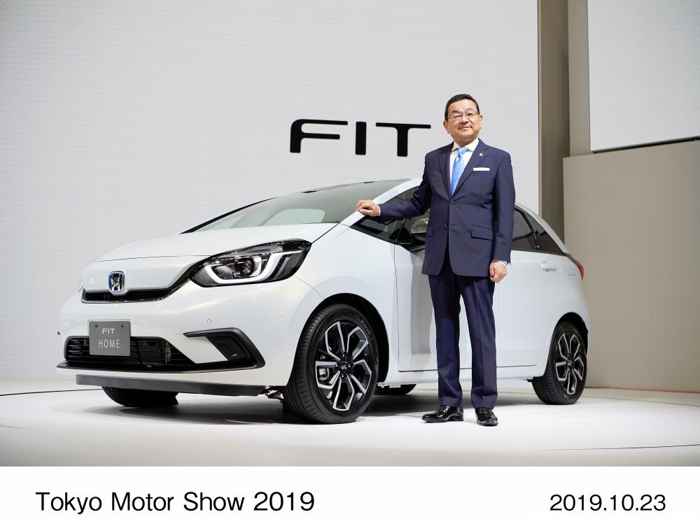$!Honda Motor Co Ltd president, representative director and CEO Takahiro Hachigo presenting the new Honda Fit to the media.