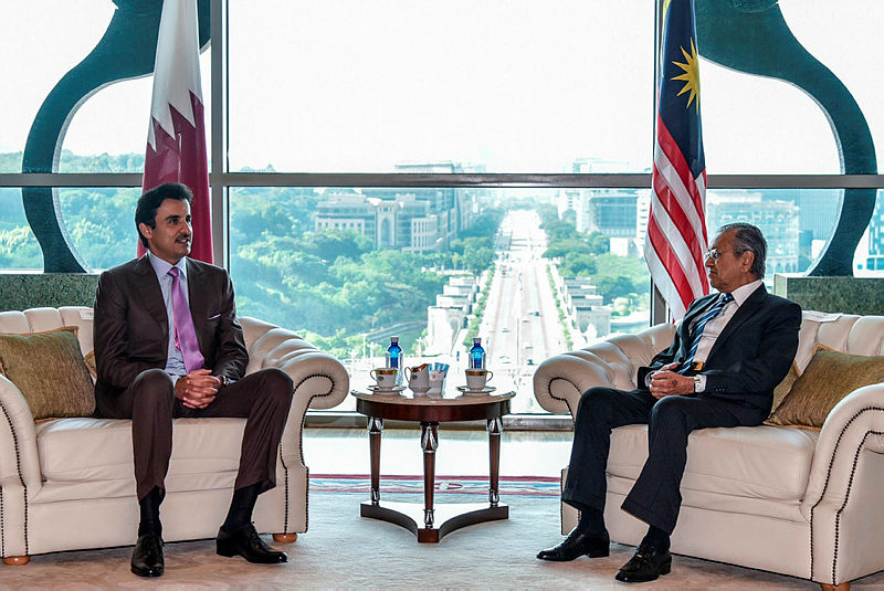 Qatar’s Emir Sheikh Tamim bin Hamad Al-Thani (L) meeting with Prime Minister Tun Dr Mahathir Mohamad in Putrajaya — Bernama