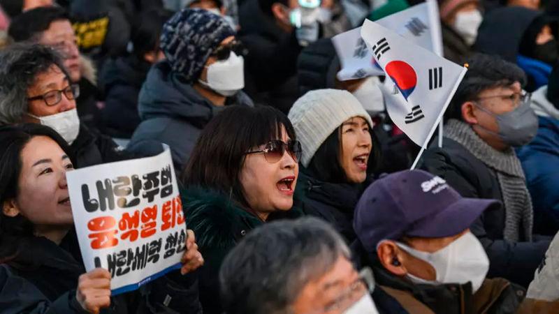 Seoul police estimated at least 200,000 people had gathered outside parliament in support of removing President Yoon Suk Yeol. © Anthony Wallace, AFP