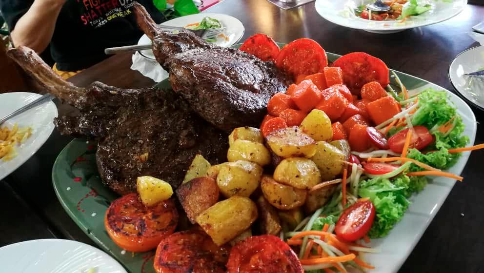 The pork tomahawk pork chop. — PIC FROM FACEBOOK @CAFE CASA DE MELLO $!The pork tomahawk pork chop. — PIC FROM FACEBOOK @CAFE CASA DE MELLO