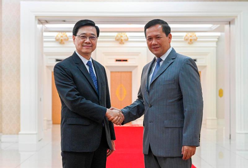 Hong Kong’s Chief Executive, Mr John Lee (left), meets with the Prime Minister of Cambodia, Mr Hun Manet (right), in Cambodia.