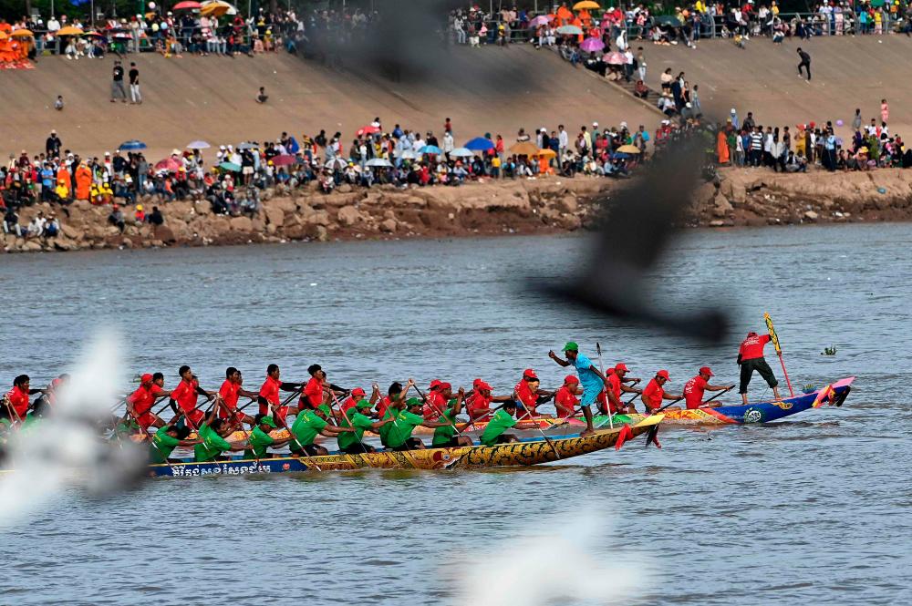 Competitors row their boats during a Dragon boat competition part of the Cambodian Water Festival on the Tonle Sap River in Phnom Penh on November 28, 2023/AFPPix