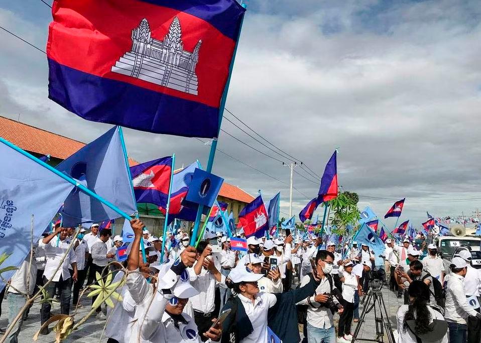 Supporters of the opposition party, Candlelight Party, wave flags as they take part in a campaign rally for the upcoming local elections on June 5, in Phnom Penh, Cambodia May 21, 2022. Picture taken May 21, 2022. REUTERSPIX