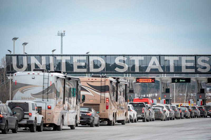 Cars wait in line to enter the United States at a border crossing at the Canada-US border in Blackpool, Quebec, Canada, on February 2, 2025. Canada will hit back at US tariffs with 25 percent levies of its own on select American goods, Prime Minister Justin Trudeau said on February 1. “Canada will be responding to the US trade action with 25 percent tariffs against Can$155 billion ($106 billion) worth of American goods,“ he said in a dramatic tone as he warned of a fracture in longstanding Canada-US ties. - ANDREJ IVANOV / AFP