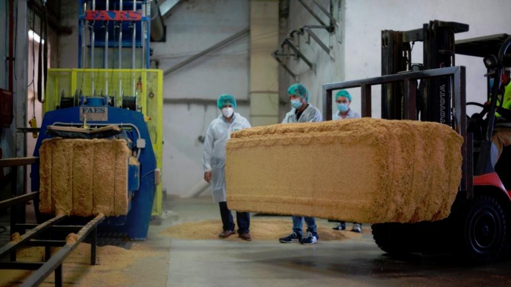 $!The compressed material made from rice husks is used in car parts later on.